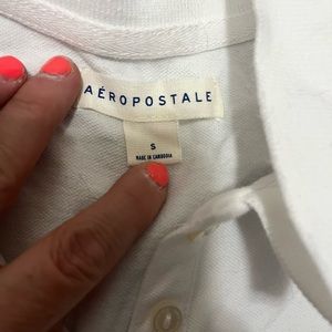 Women’s white collared tshirt